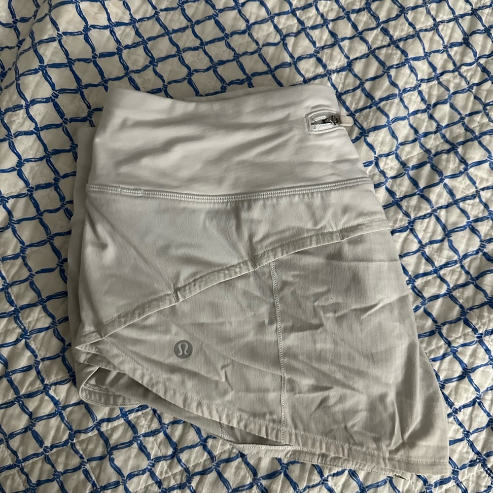 White Lulu shorts size 6 speed up